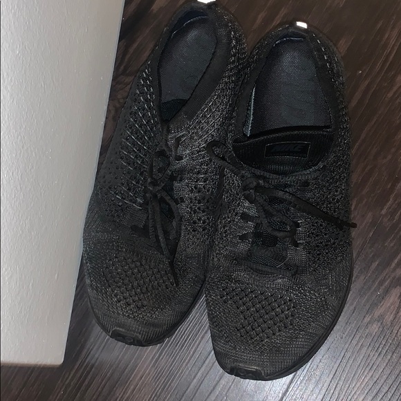 Running shoes - Picture 2 of 4